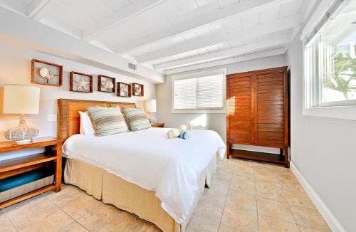Capistrano Beach House | Tommy Bahama Beach Rd I