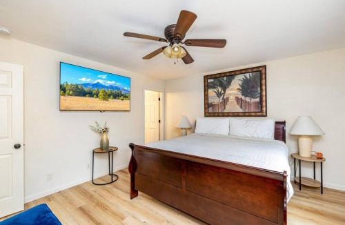Flagstaff House | Tranquil Retreat: Luxury Home at Mount Elden's Foothills, Steps from Route 66 and Flagstaff Mall