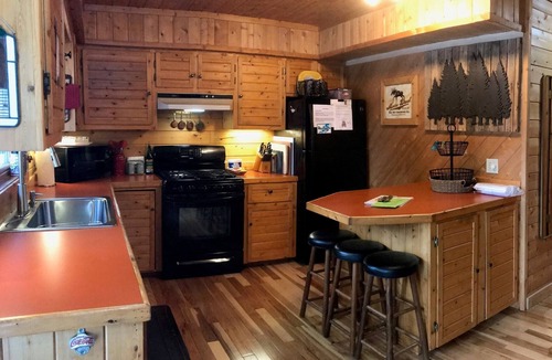 Mayfield Cabin | Traverse City Log Cabin Boardman River - YOUR OUTDOOR OASIS! STR LICENSE: 002880