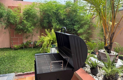Las Pinas Apartment | Tropical House