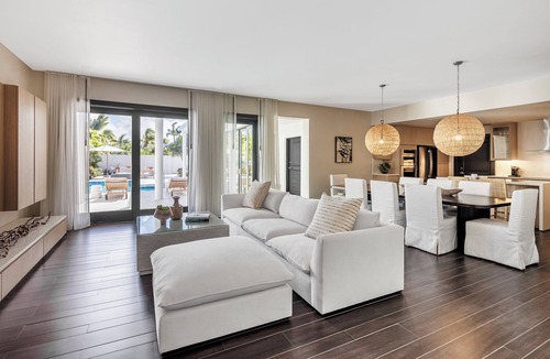 The Valley Resort | Ultimate Luxury Retreat: Private Villas with Pool,King & Dbl Bdrm,Butler Service
