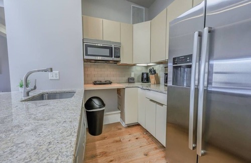 Back Bay Apartment | Unbeatable Location! Newbury St. 1BR