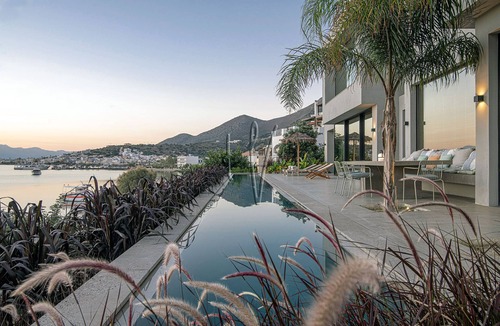 Mavrikiano Villa | Unique 3 bedroom villa next to the beach
