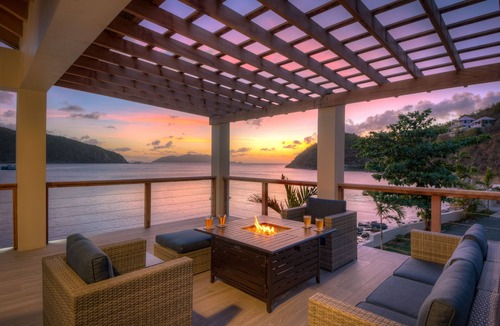 Brewers Bay House | Unique beach front property steps away from the beautiful waters of brewers bay.