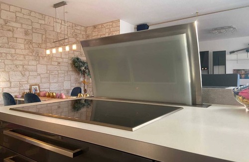 Munchen District Apartment | Unique Munich apartment with 3 rooms, balcony and parking space