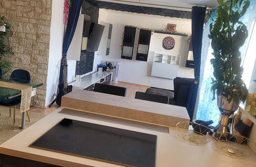 Munchen District Apartment | Unique Munich apartment with 3 rooms, balcony and parking space