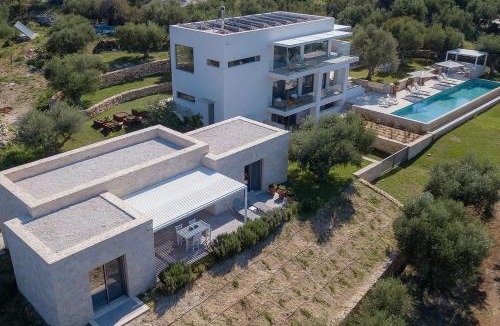 Plaka Villa | Villa Bluewhite - luxury villa in Crete by PosarelliVillas