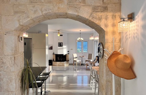 Agia Galini House | Villa Francesca, Greek Garden Getaway in Agia Galini