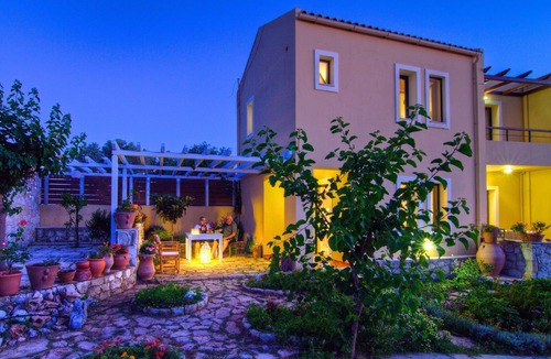 Atsipopoulo Villa | Villa Notos - Beautiful Small Villas near to Rethymno City and Beach