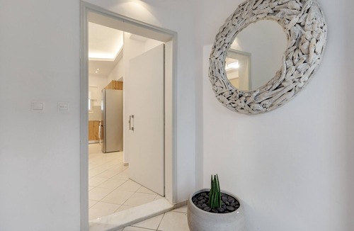 Nea Chora Villa | Villa with Balcony and Pool Access