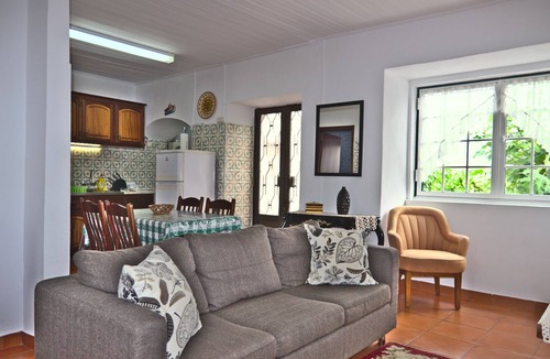 Praia da Vitoria Cottage | Vivenda Gomes (AL) - Traditional and comfortable house by the sea