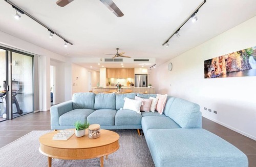 Darwin City Centre Apartment | Waterfront Bliss Explore Darwins Premier Location