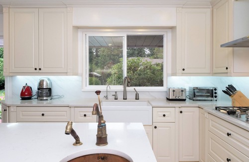 Surrey House | White Rock Luxury Retreat 5BR Surrey Home w/Pool