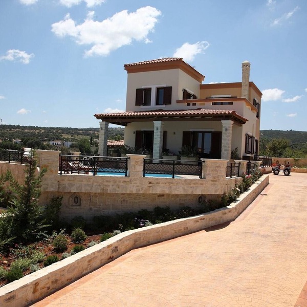 Attractive villa with private pool
