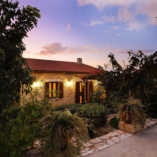 Traditional House With Pool And Great View!