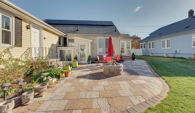 1 Mi to Downtown: Salem Vacation Rental!