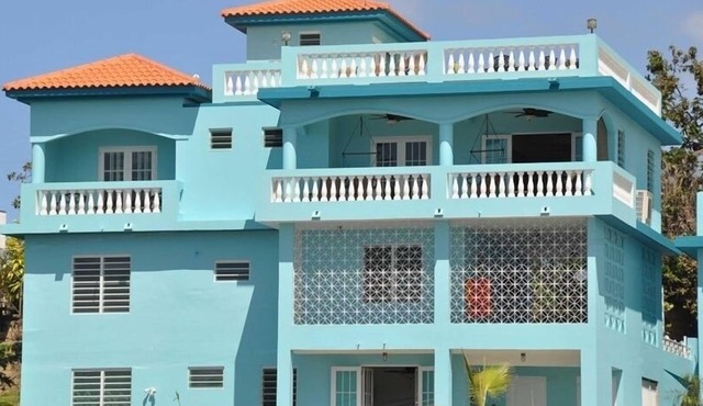 1st Class Home, Panoramic Sunset/White Water Views, Private POOL, Walk to Beach