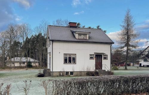 2 Bedroom Beautiful Home In Grimsås