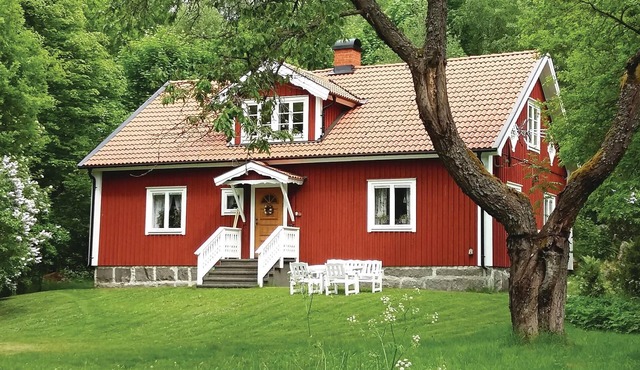 2 bedroom lovely home in Lönashult