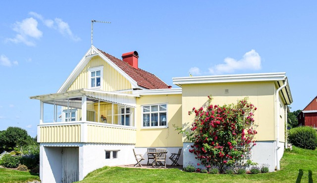 2 bedroom nice home in Smålandsstenar