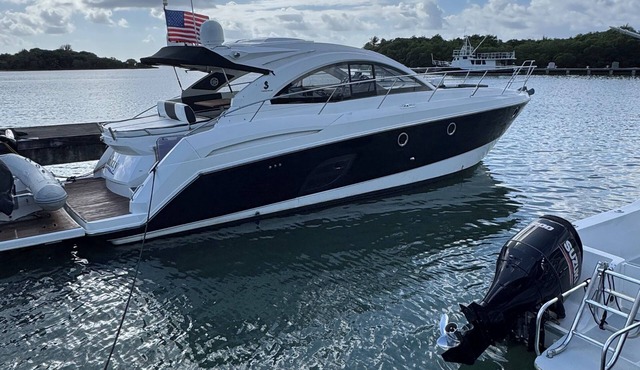 2-bedroom yacht in peaceful West End with AC on board