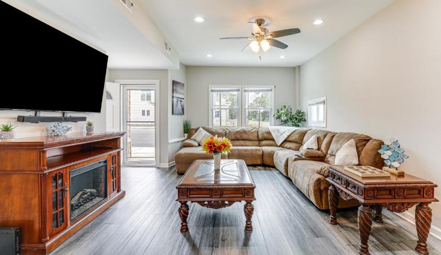 2 Blocks to Beach: Apt w/Grill in Ocean Gate!