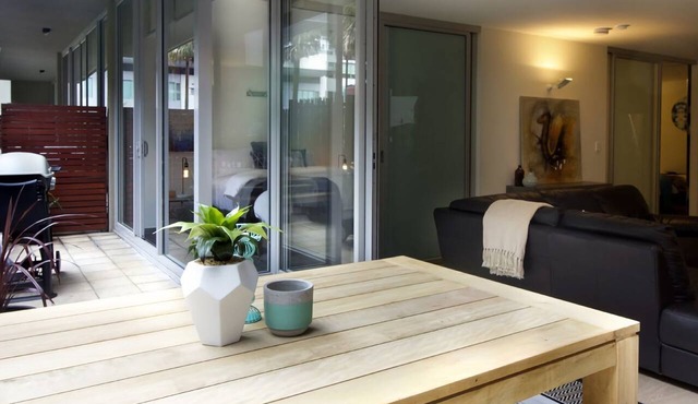 250m from the beach.Gym/lap pool access,Parking, pet friendly, outdoor area, BBQ
