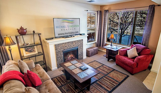 2BD Sweetwater Condo - Community Park, Pool + Hot Tub