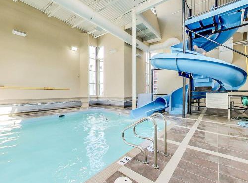 2BR Scenic Rockies Retreat BBQ Hot Tub and Pool