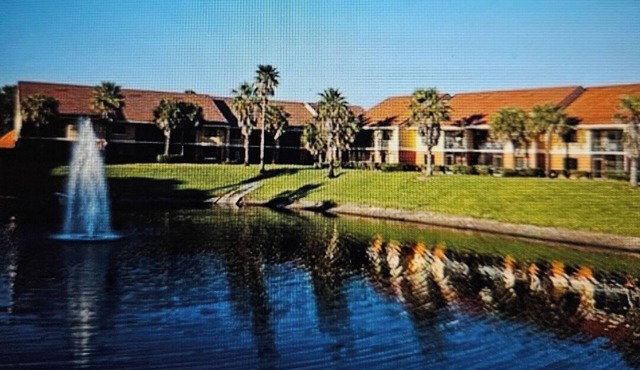 2BR Villa, Beautiful heated pool & Jacuzzi! Just minutes from all attractions.