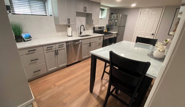 3 MILES/5 KM FROM METLIFE STADIUM AND AMERICAN DREAM MALL