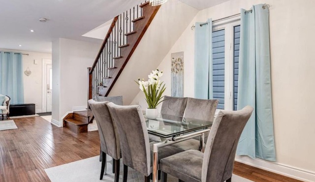 3BR Casa close to Woodbine Beach with deck area and WFH