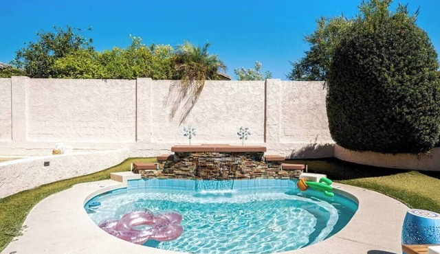 3BR Pool w/Waterfall and Mini Golf. Near JW Resort.