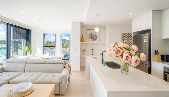 3BRs Apt with Mountain Views | Heart of Canberra