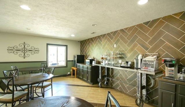 4 Accommodations Family Stay 2 Miles to Lake Park | Near Hwy 34 | Free Parking
