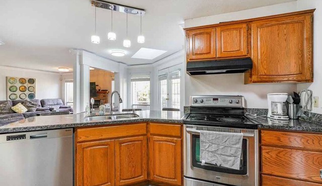4 Beds 3 Bath unique family home in prestigious neighbourhood nearby mall & park