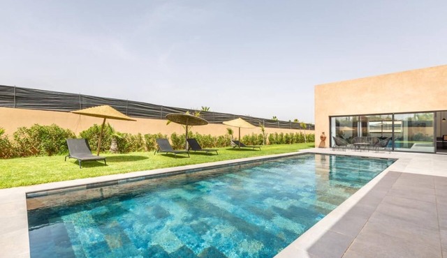 4 suites exlusive villa with private pool.