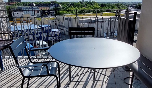 4-zimmer Designerwohnung mit Blick Über die Dächer Münchens - R 84