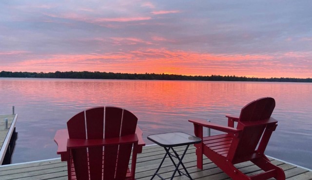 400 ft Lakefront w Canoe Kayaks SUP Sunsets Firepit