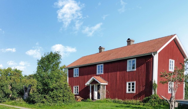 5 bedroom beautiful home in Lönashult