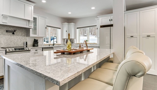 6 Mi to Boyne Mtn: Cozy & Private Couple's Cottage