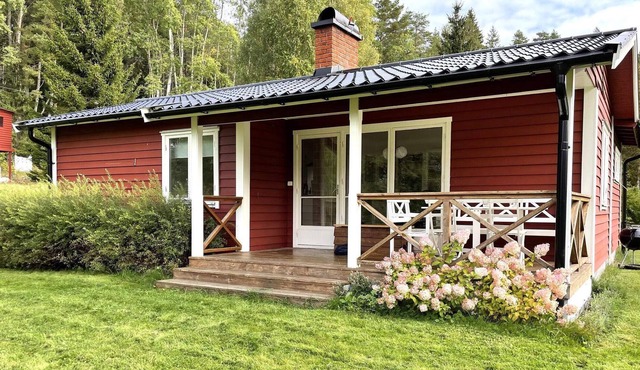 6 person holiday home in STAVSJÖ