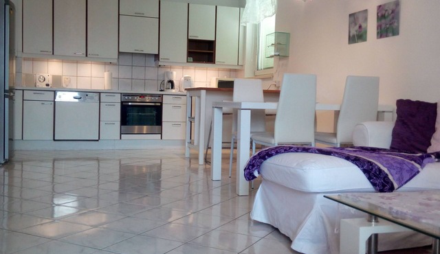 90m2, TOP LOCATION, CLOSE TO VIENNA, QUIET, CLEAN, SECURE, CHEAP, SCS, WiFi