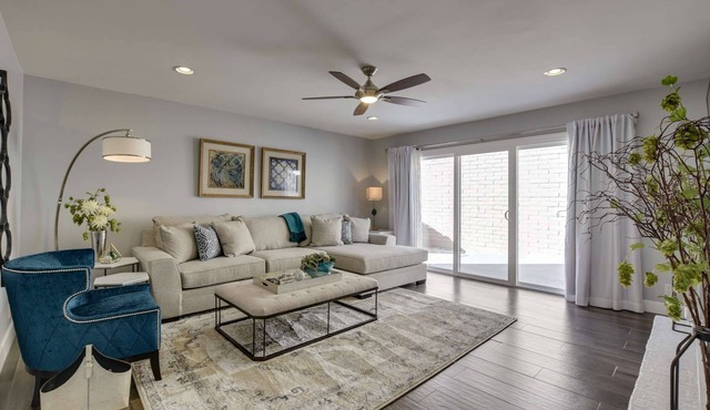 A Luxury Home Fit for a King! Minutes to Old Town Scottsdale, Fitness Center, Heated Pool & Spa!