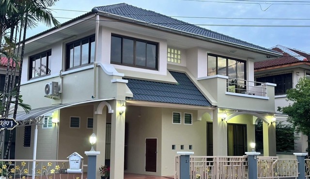 A spacious and Peaceful 3 Bedrooms detached house inside Bangkok city