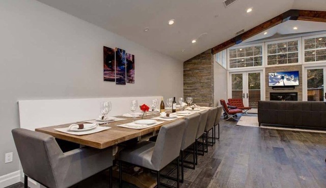 Abode at First Chair, private hot tub, walk to town lift & Main Street
