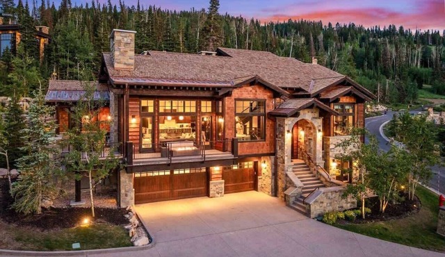 Abode on Ruby Run, ski-in/ski-out, hot tub, sauna, fire pit