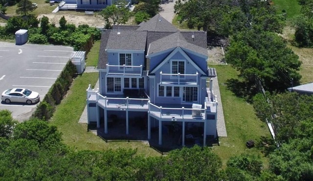 Accommodates 12 Guests Overlooking Cape Cod Bay, 6 BR/6 BTH (2048)