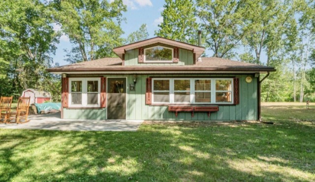 Adorable Schnitzel Creek cabin with private beach access & a rentable boat slip