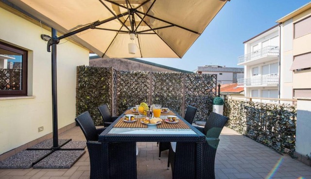 ALTIDO Apt for 8 with huge terrace in Old town of Viareggio